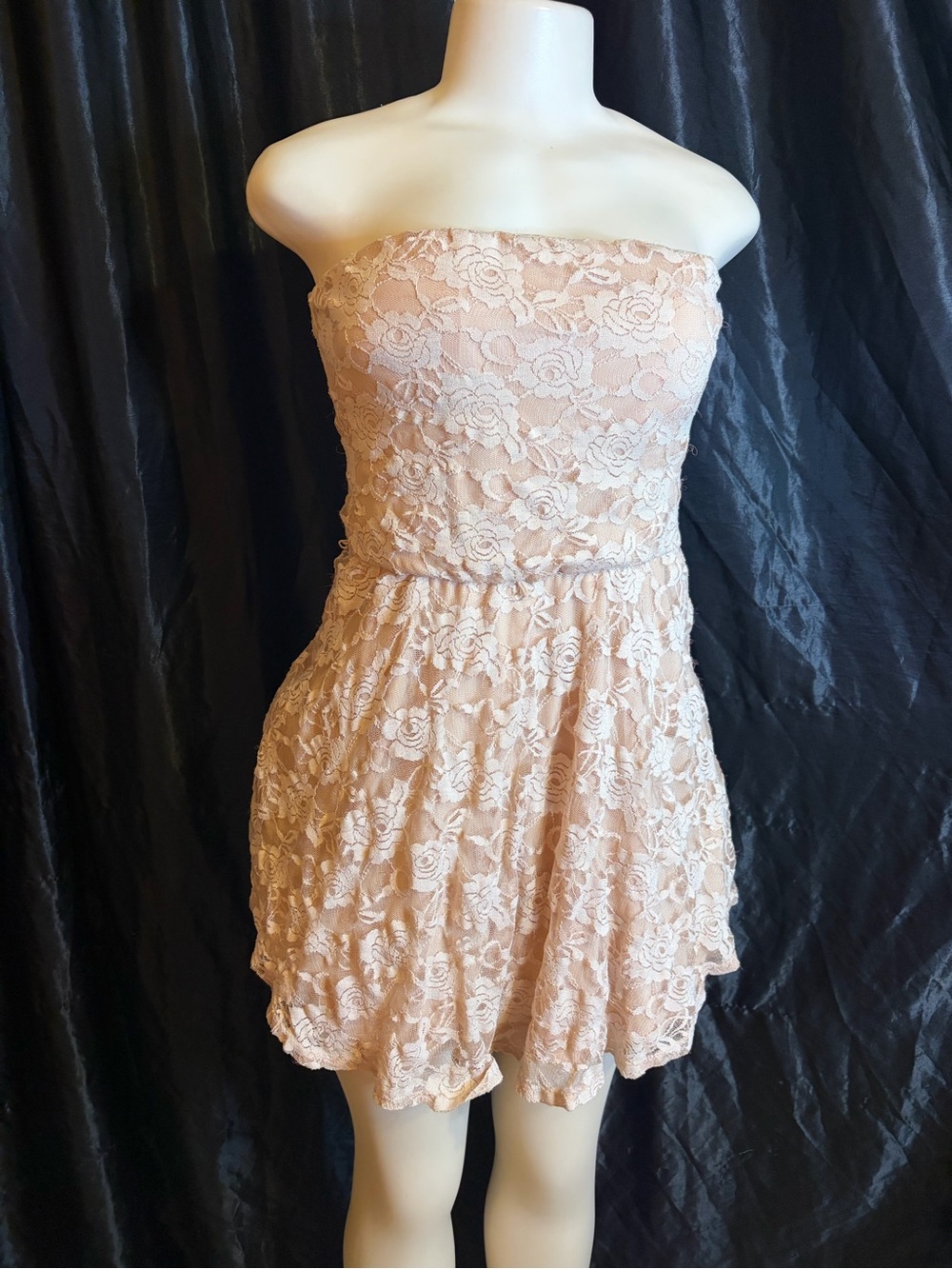 AUW Strapless Lace Romper Dress in Blush